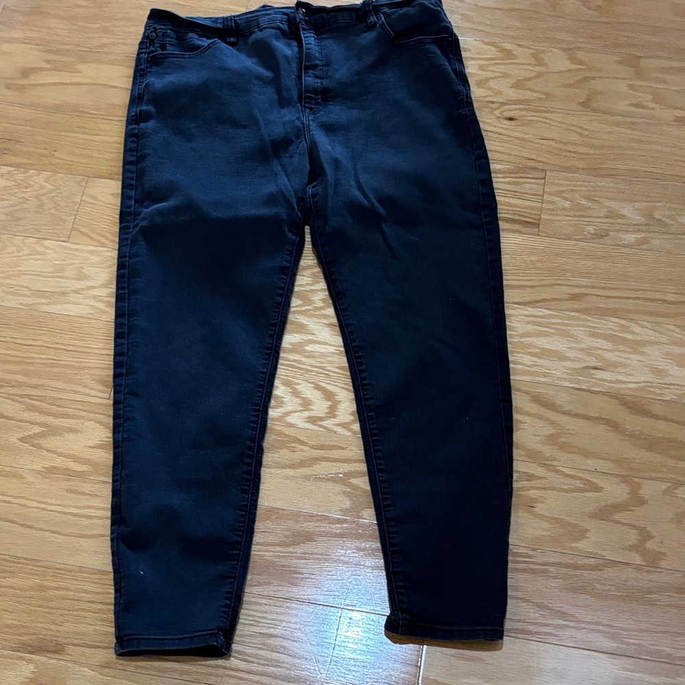 Stylish Black Ankle-Cropped Women's Jeans